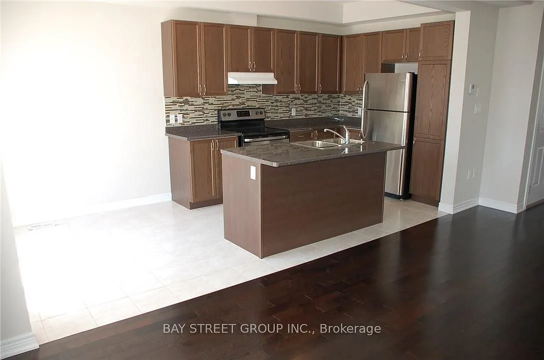 3 bed, $2,950 — Photo 2