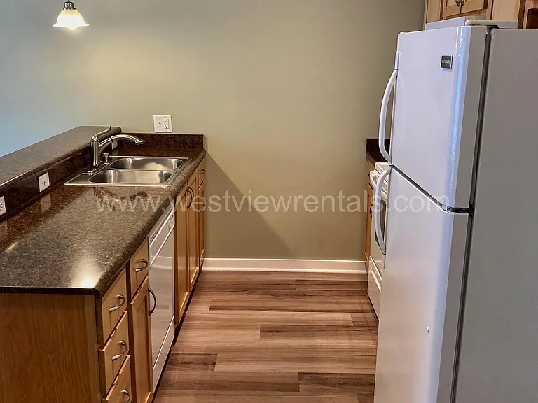 200 E Maple St — Photo 362