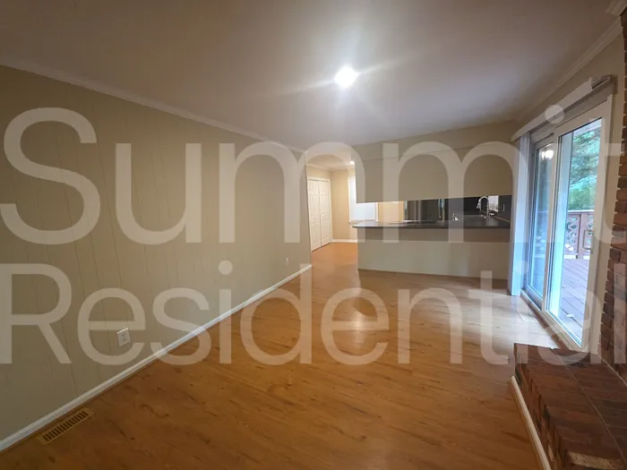 1908 Medfield Rd — Photo 10
