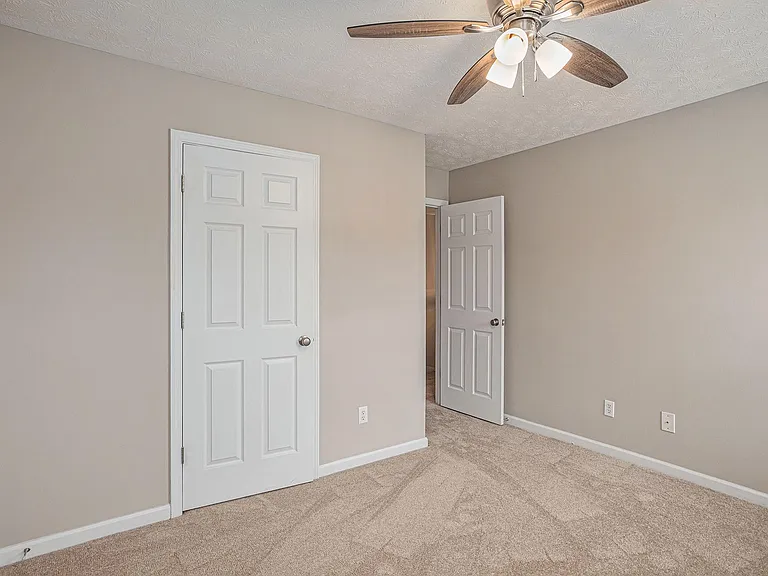 226 Alton Cir — Photo 17