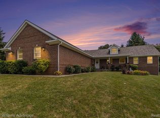 3810 Green Hills Dr, Pinckney, MI 48169