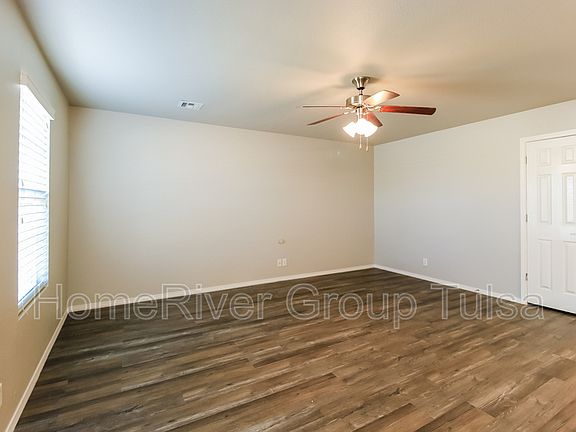 4th image of 3409 E Gillette St