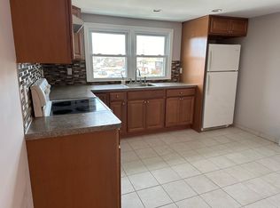 360 West Dr, Copiague, NY 11726