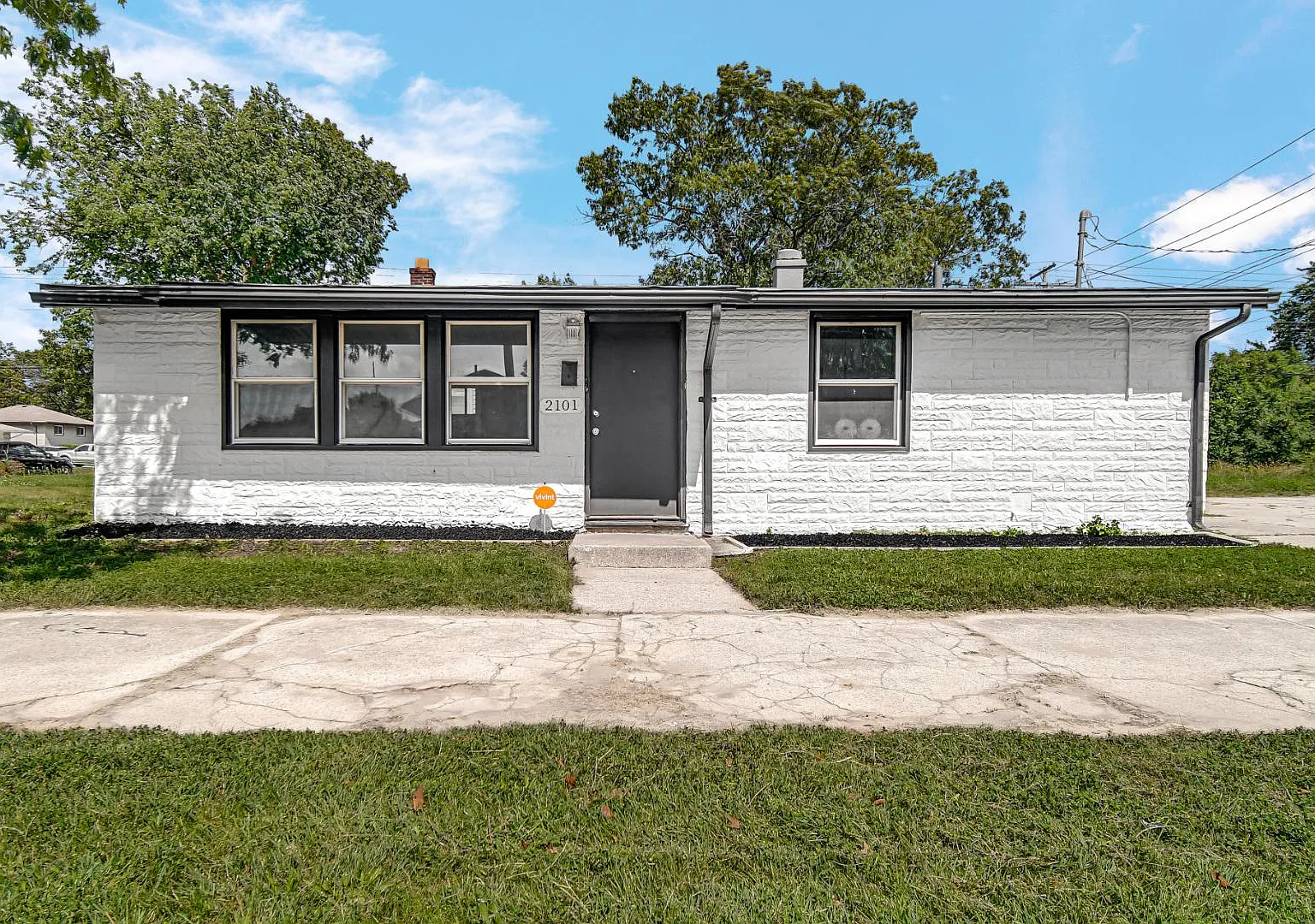 2101 Chase St — Photo 2