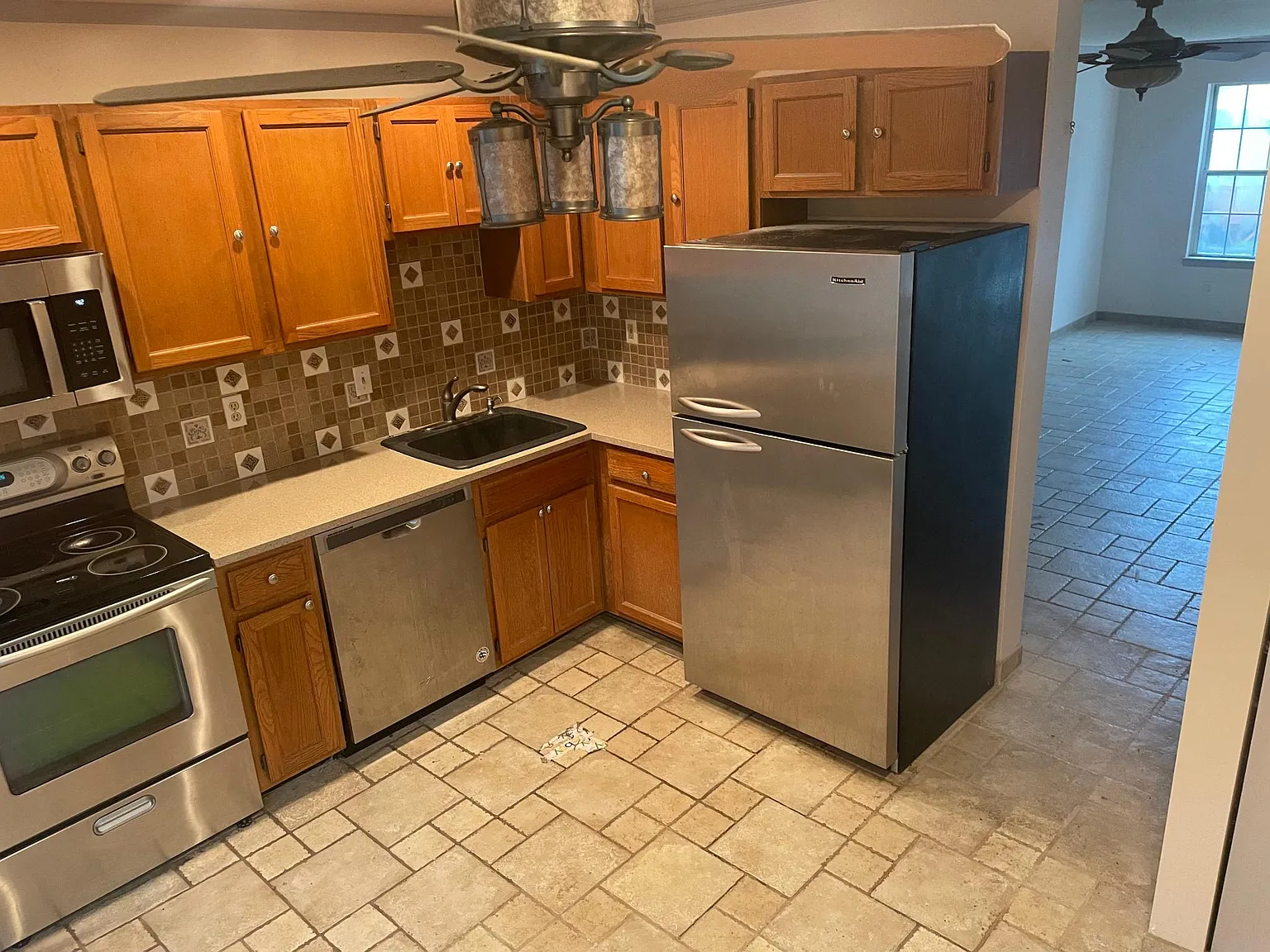 3 bed, 2.5 bath, 1332 sqft, $2,500 — Photo 3