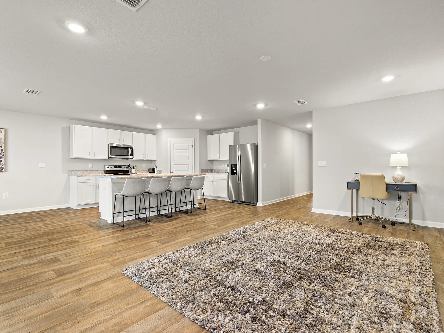 4 bed, 2.0 bath, 1980 sqft, $2,200 — Photo 4