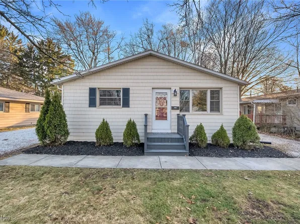 1209 Bel Air Dr NW, North Canton, OH 44720