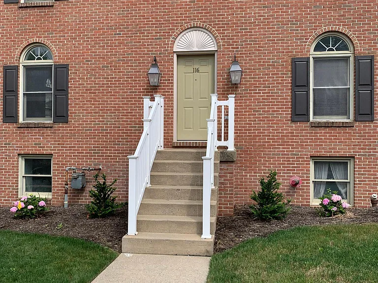 116 N Cedar St #116 — Photo 4
