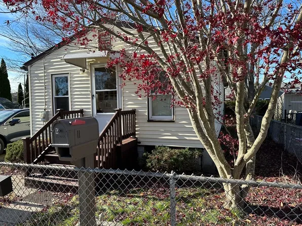 11 Maywood St, New Bedford, MA 02745