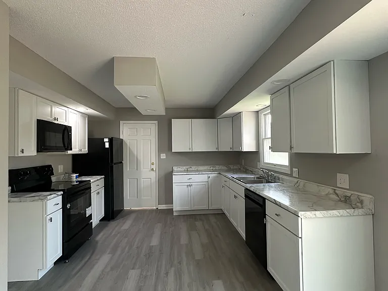 2402 Provine Cir — Photo 3