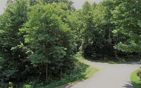 4th image of 2967 N Face Dr