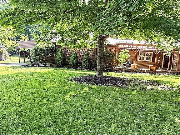 2nd image of 7975 Hinkle Rd