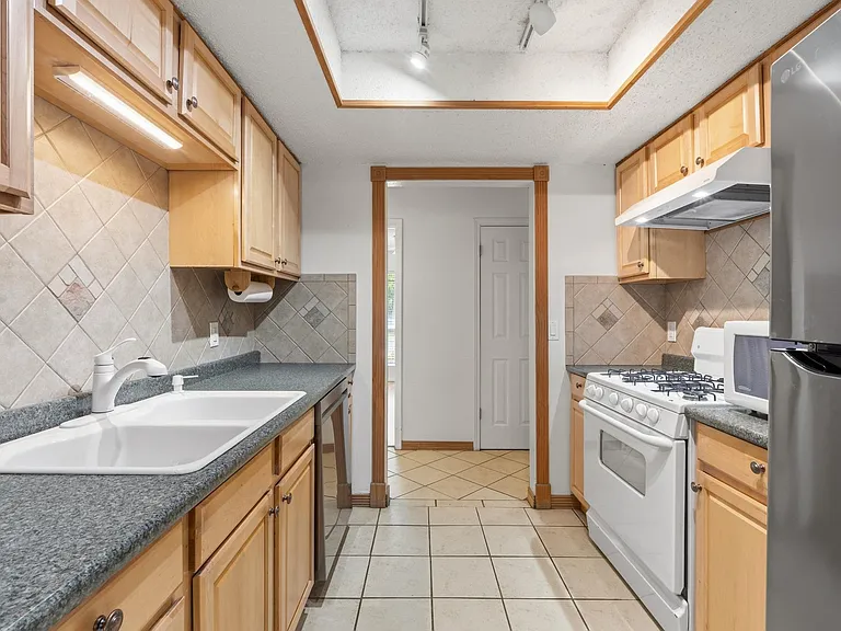 3009 Bushnell Dr — Photo 9