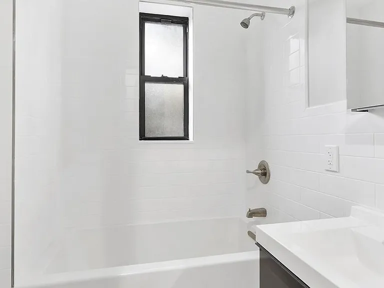 482 Tompkins Ave #2A — Photo 4