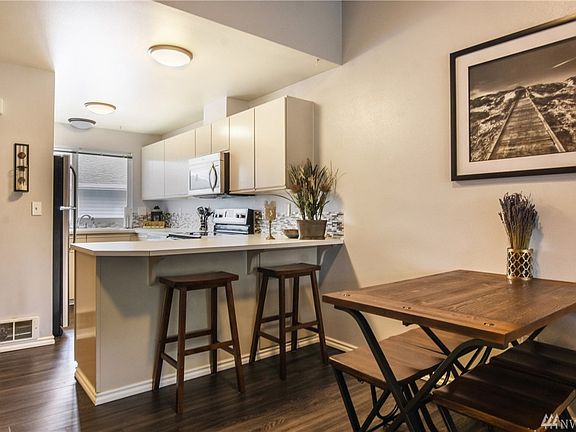 4th image of 730 SE 8th Ave #202