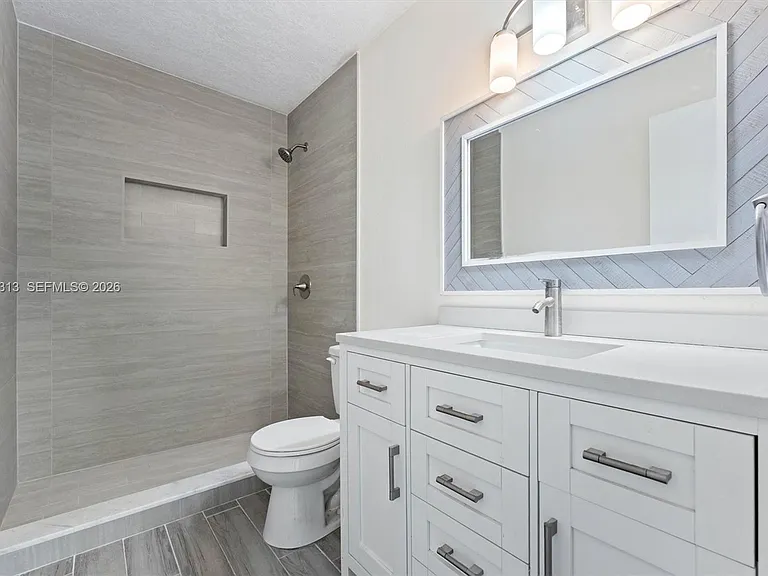 2025 SW 82nd Ave #1 — Photo 22