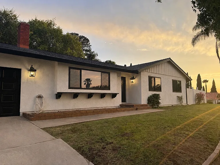 1031 Deerhaven Dr — Photo 1