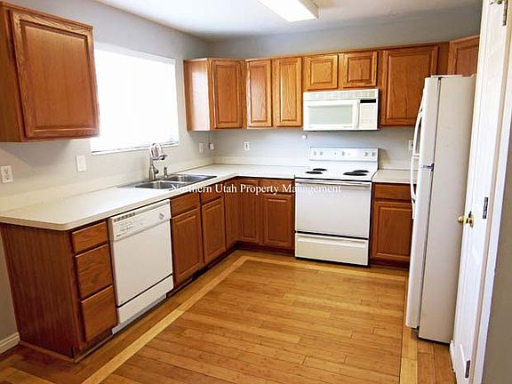 4 Kitchen_11172022