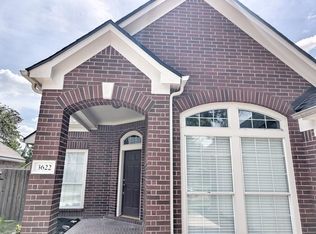 3622 Englewood Dr, Pearland, TX 77584