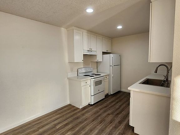 4th image of 3758 Beyer Blvd #C