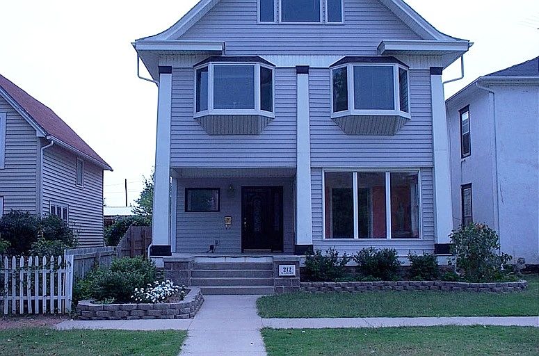 1st image of 212 W Lincoln Ave