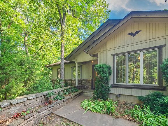 2nd image of 3 Winslow Ln