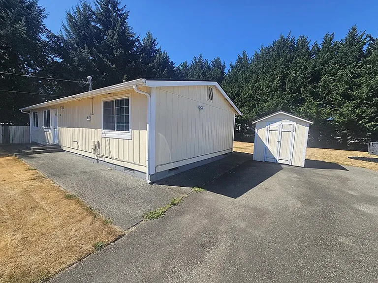 322 Scott St SE — Photo 1