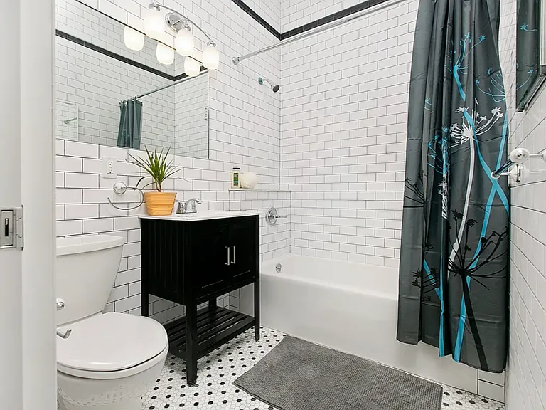 494 Seneca Ave #5 — Photo 2