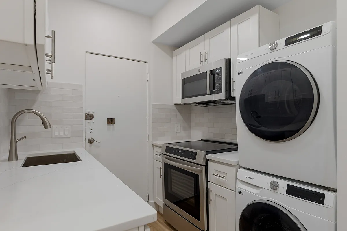Building Photo - 98 Saint Botolph St #6