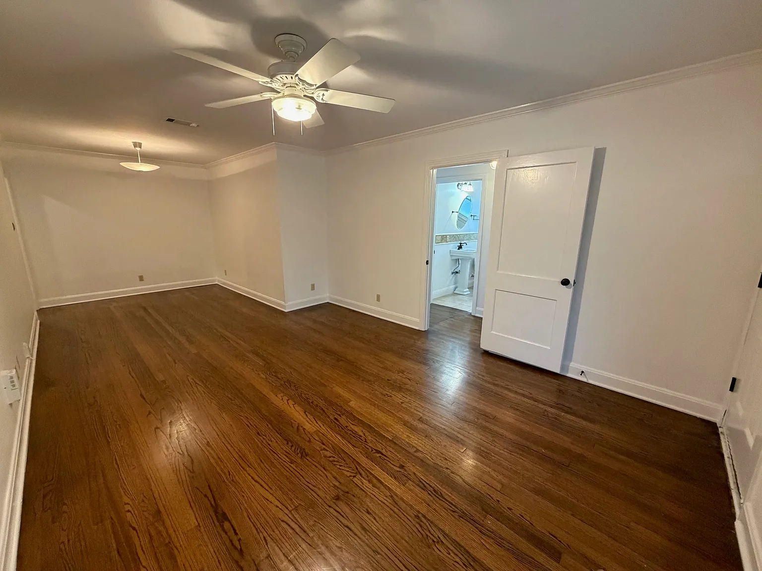 3 bed, 1626 sqft, $4,170 — Photo 2