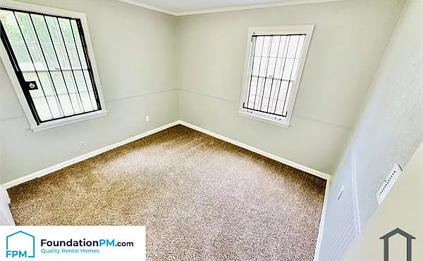 4413 Castle Ave — Photo 8