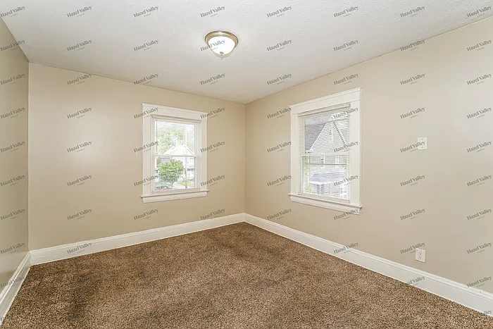 10811 Sprague Ave — Photo 13