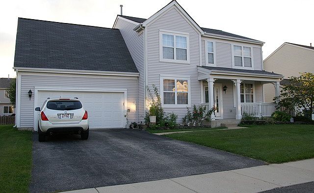 1st image of 2405 Geneva Ln