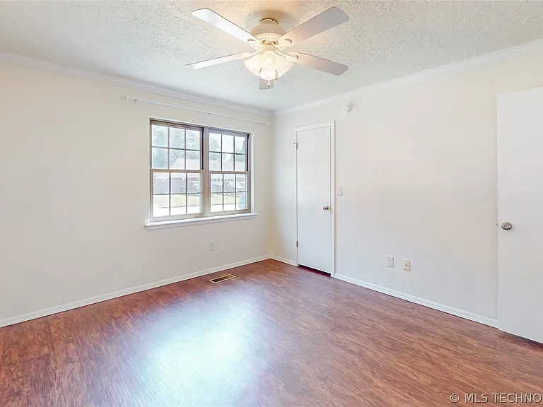 4004 S Maple Ave — Photo 21