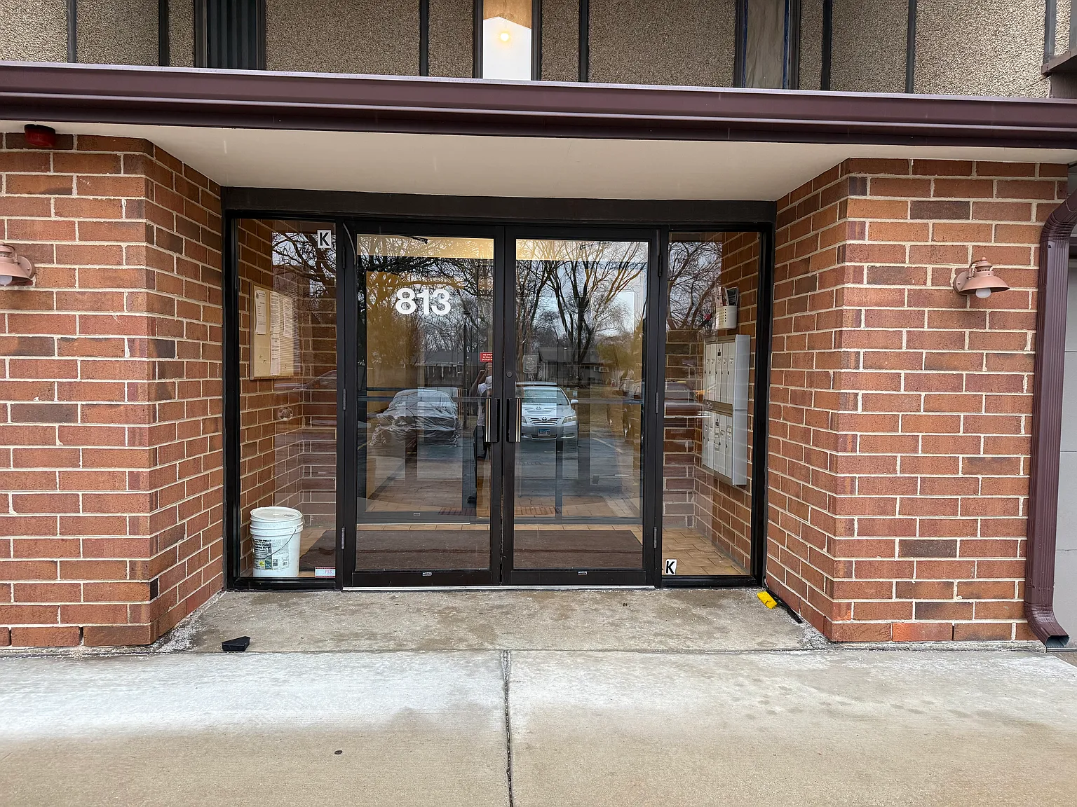 813 Oakton St — Photo 1