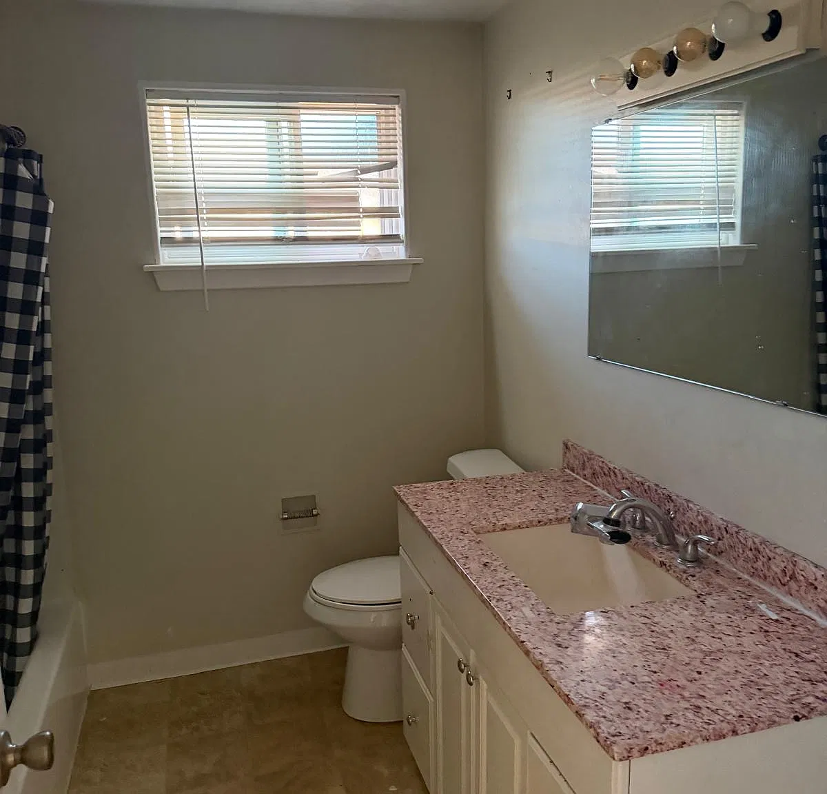 3 bed, 1200 sqft, $1,700 — Photo 1