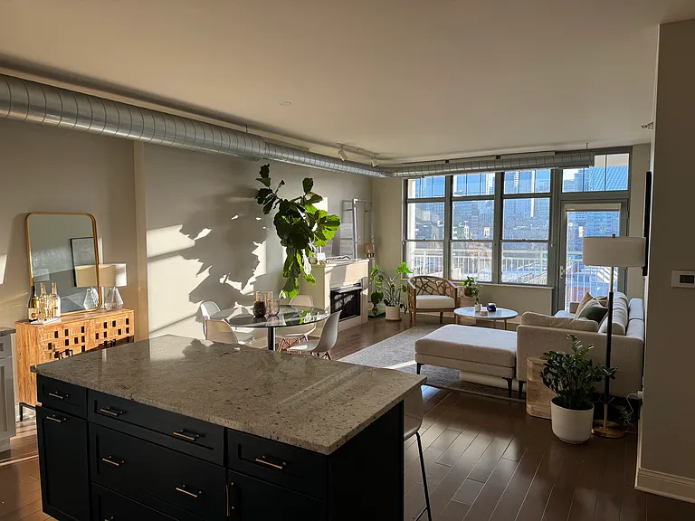 1200 W Monroe St #804 — Photo 4
