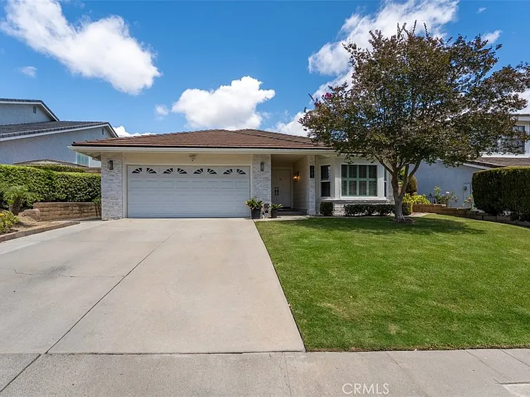 1981 Berkshire Dr — Photo 1