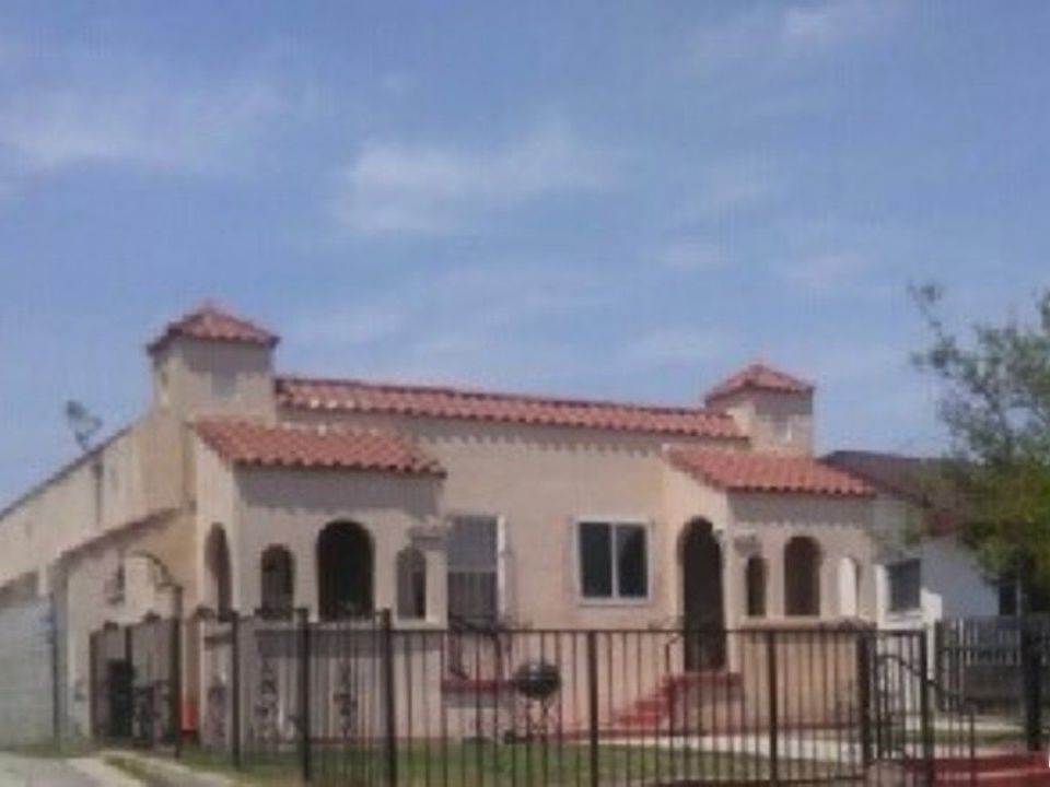 1st image of 1139 W 85th St