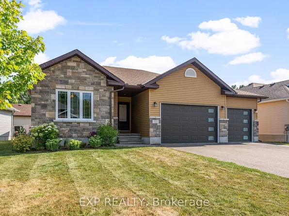 511 Coleraine Dr, Renfrew, ON K7V 1X3