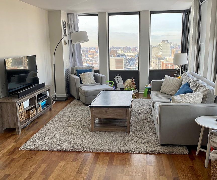 1st image of 444 W Fullerton Pkwy APT 1903