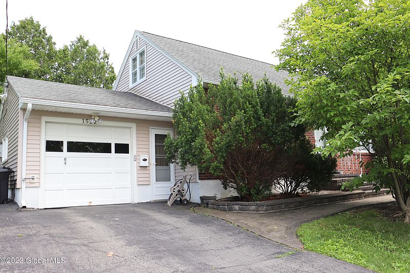 3rd image of 1522 McClellan Street