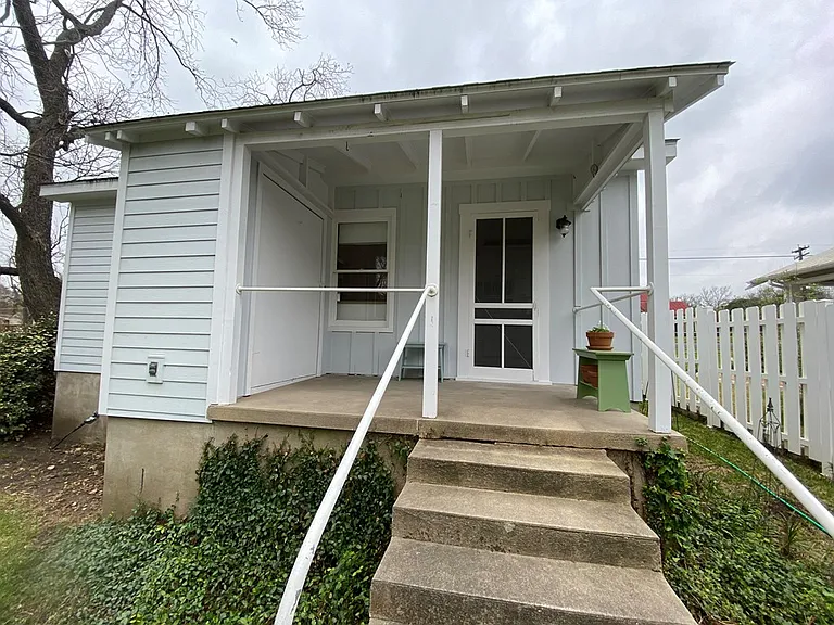 300 W Austin St #--- — Photo 3