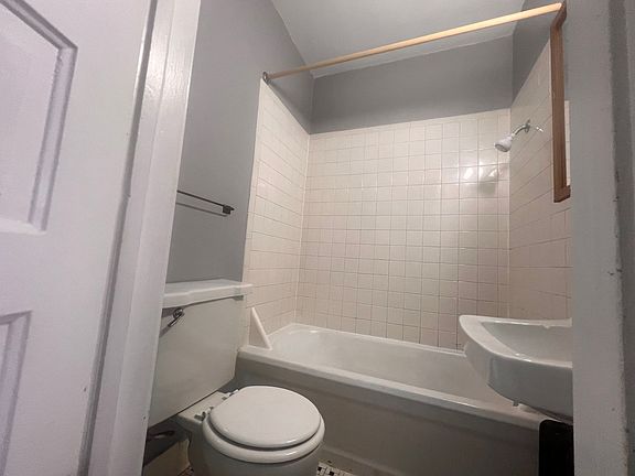 5th image of 1830 N Oakland Ave APT 9