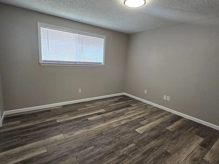 Catalina Apartments — Photo 9