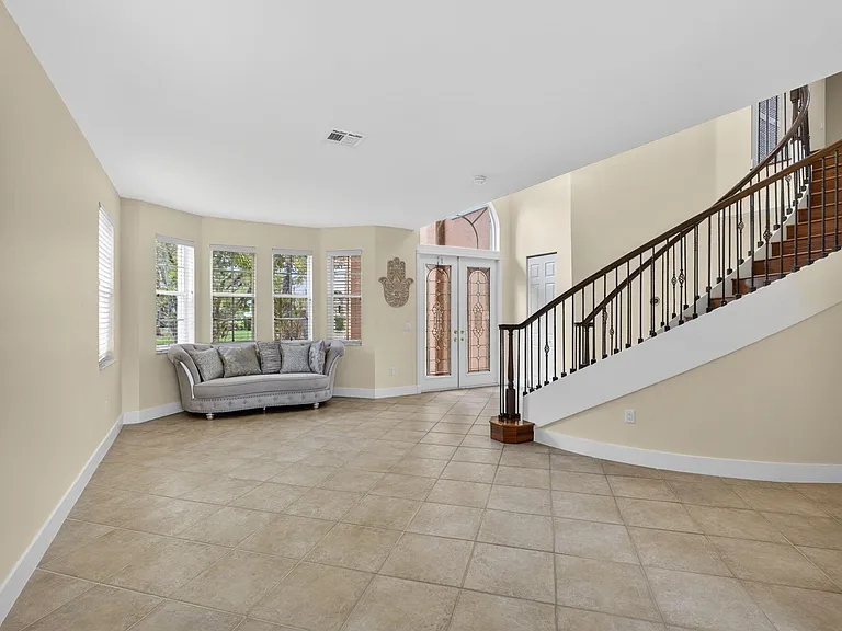 1724 Annandale Cir — Photo 14