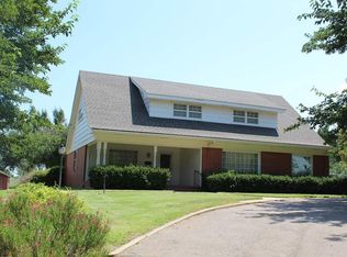 2122 Lakeview Dr, Woodward, OK 73801