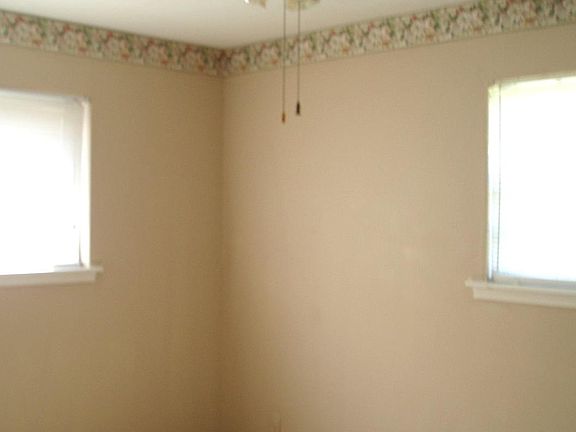 5th image of 205 Elmwood Dr