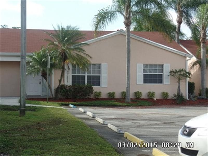 1st image of 808 NE 214th Ln APT 4