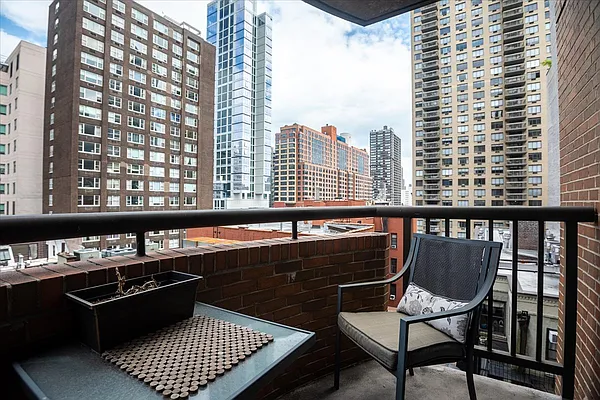 Sold by Remax City Square | media 8